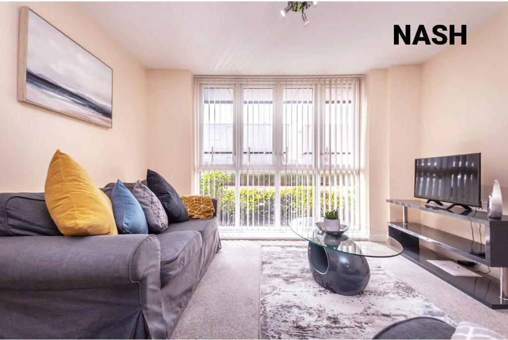 Stylish 2 Bedroom Apartment-Short Term Lets & Serviced Accomodation レディング エクステリア 写真
