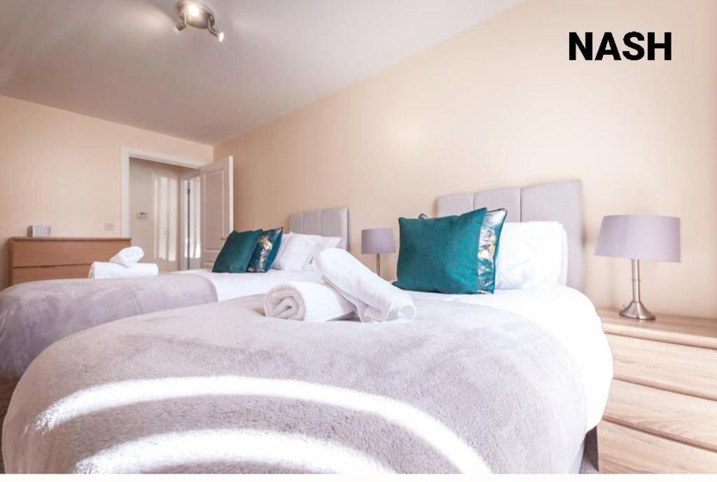 Stylish 2 Bedroom Apartment-Short Term Lets & Serviced Accomodation レディング エクステリア 写真