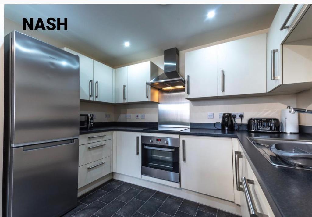 Stylish 2 Bedroom Apartment-Short Term Lets & Serviced Accomodation レディング エクステリア 写真