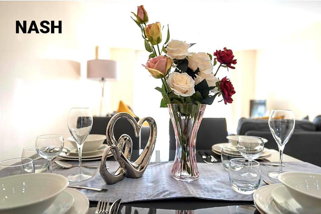 Stylish 2 Bedroom Apartment-Short Term Lets & Serviced Accomodation レディング エクステリア 写真