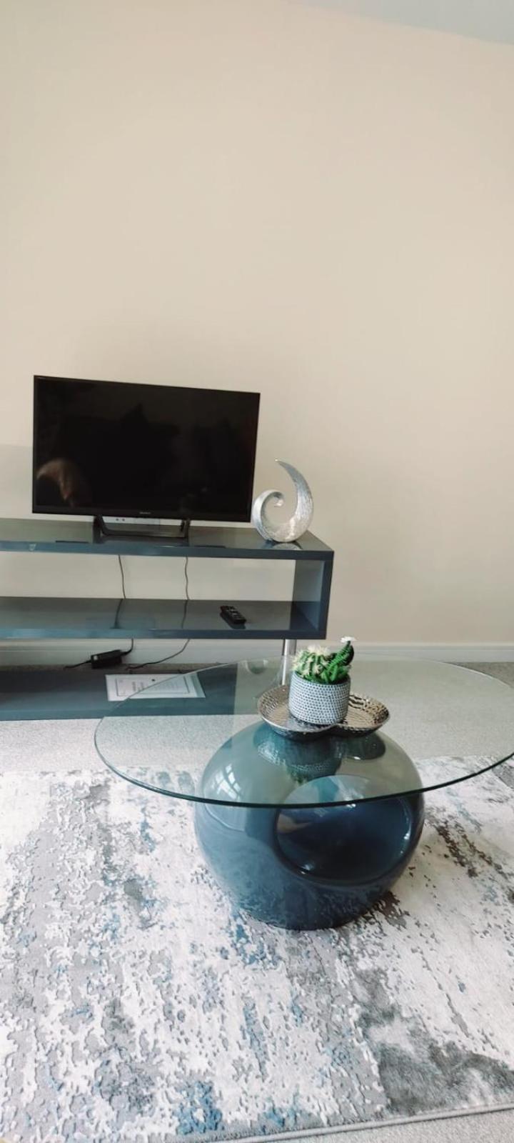 Stylish 2 Bedroom Apartment-Short Term Lets & Serviced Accomodation レディング エクステリア 写真